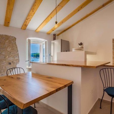 Apartmani Kraj Mora Cres Eksteriør billede