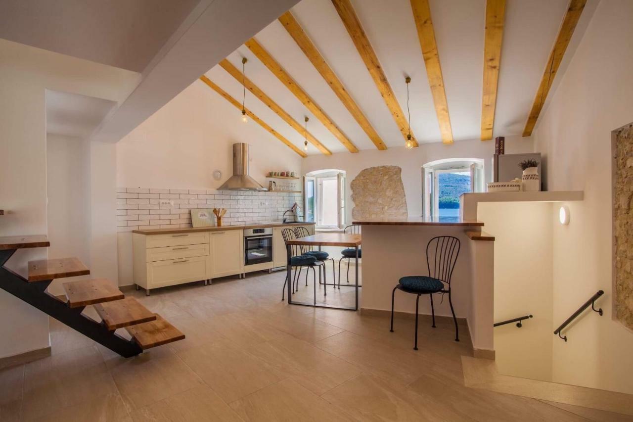 Apartmani Kraj Mora Cres Eksteriør billede