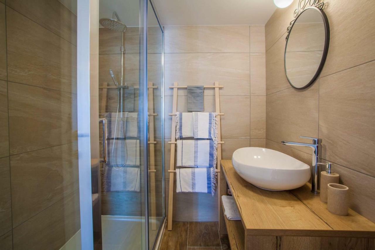 Apartmani Kraj Mora Cres Eksteriør billede