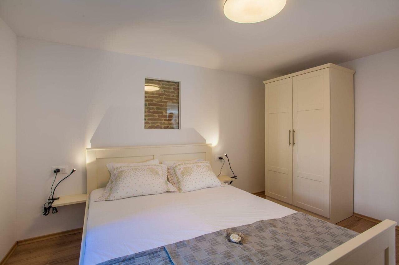 Apartmani Kraj Mora Cres Eksteriør billede