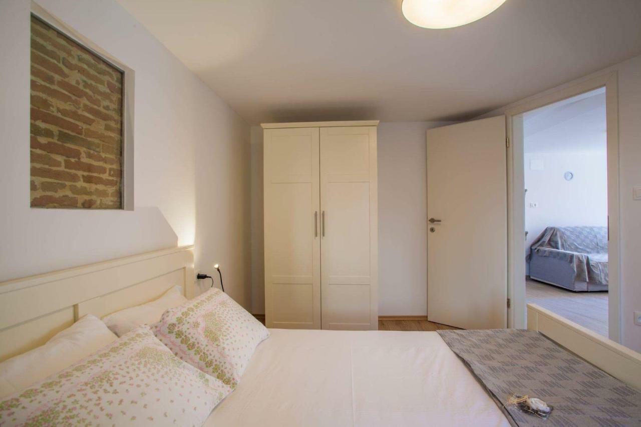 Apartmani Kraj Mora Cres Eksteriør billede