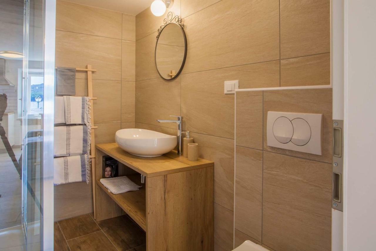 Apartmani Kraj Mora Cres Eksteriør billede