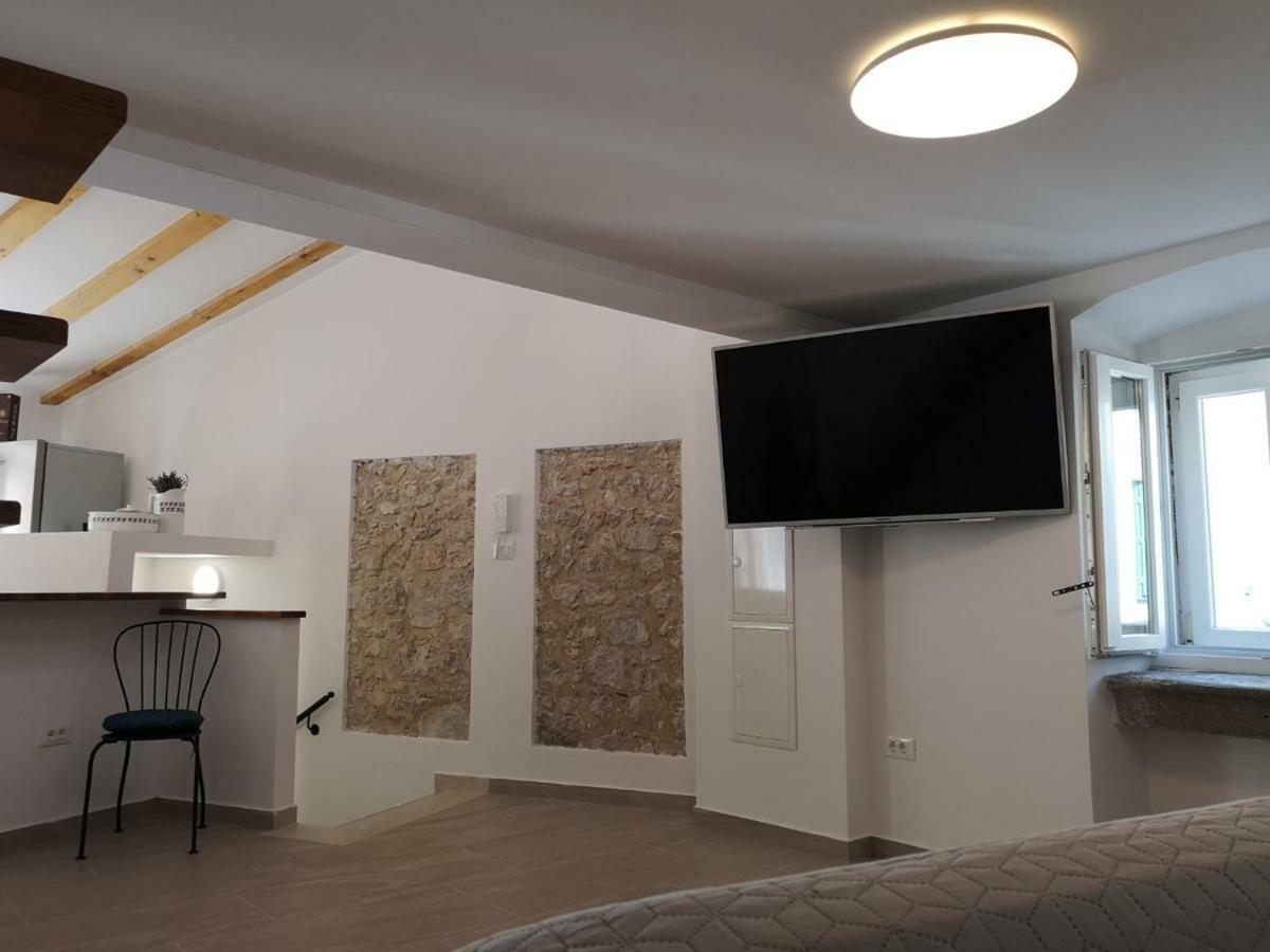 Apartmani Kraj Mora Cres Eksteriør billede