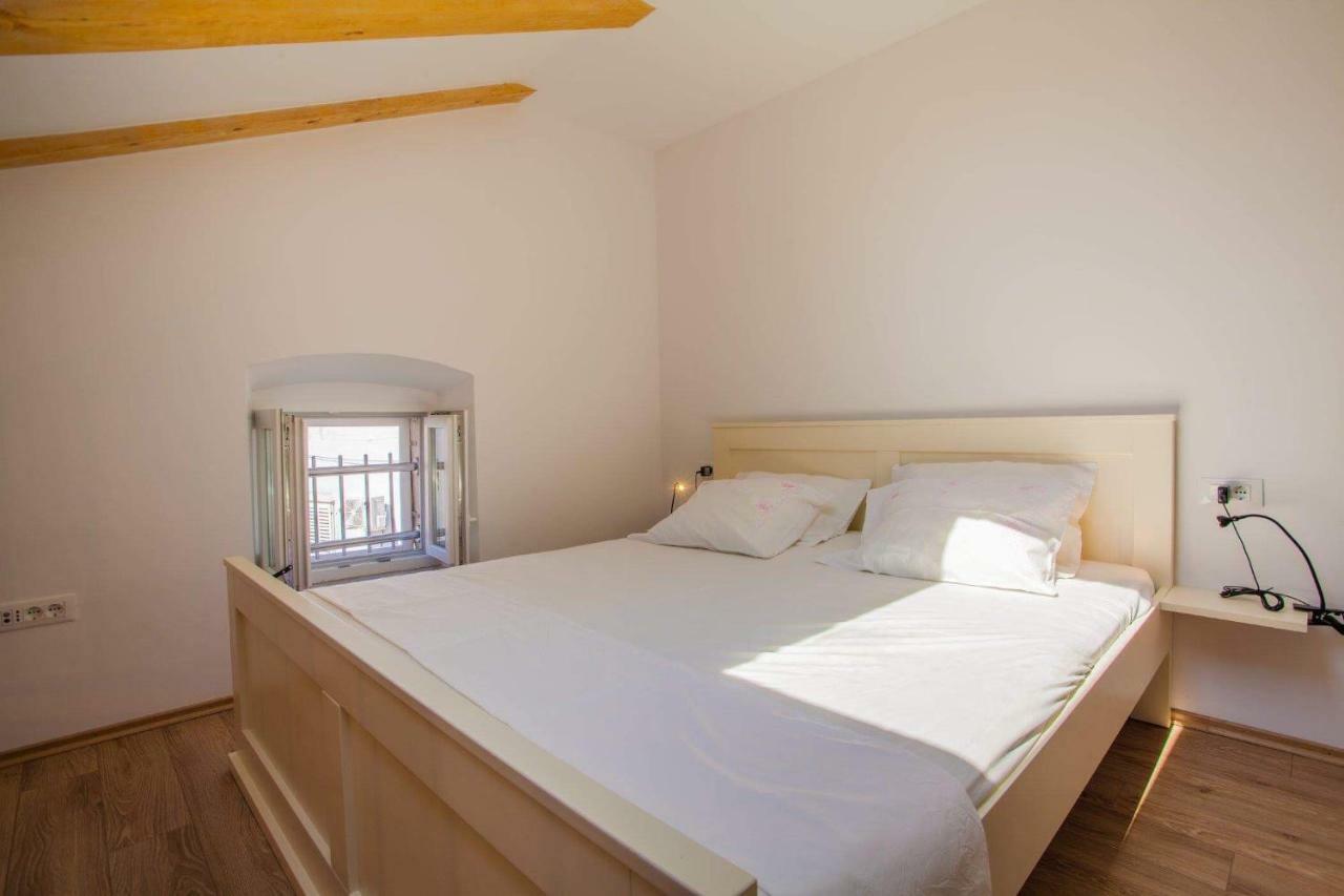 Apartmani Kraj Mora Cres Eksteriør billede
