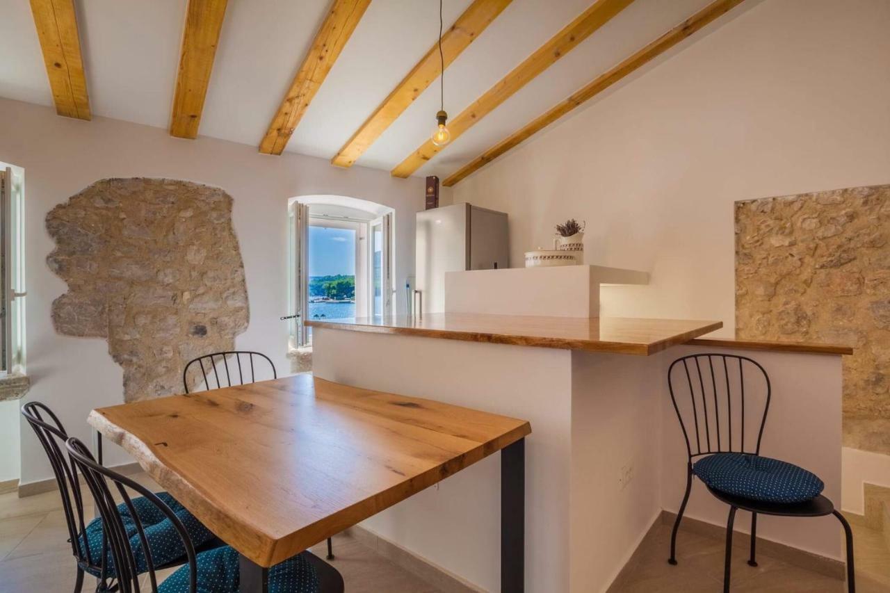 Apartmani Kraj Mora Cres Eksteriør billede