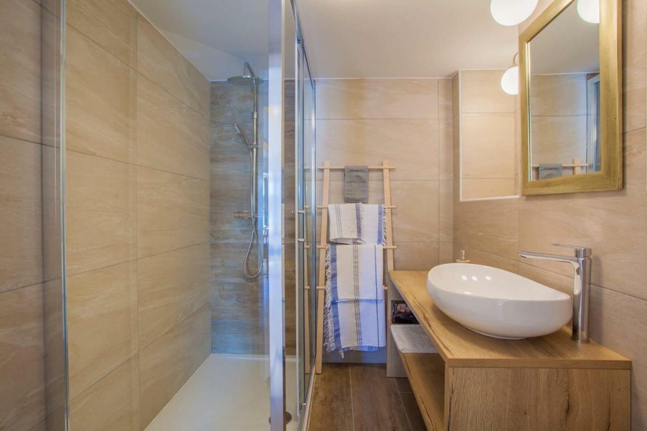 Apartmani Kraj Mora Cres Eksteriør billede