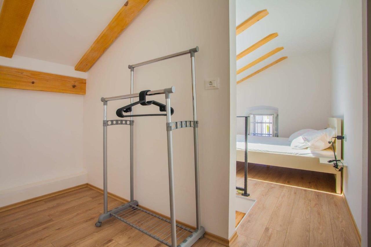 Apartmani Kraj Mora Cres Eksteriør billede