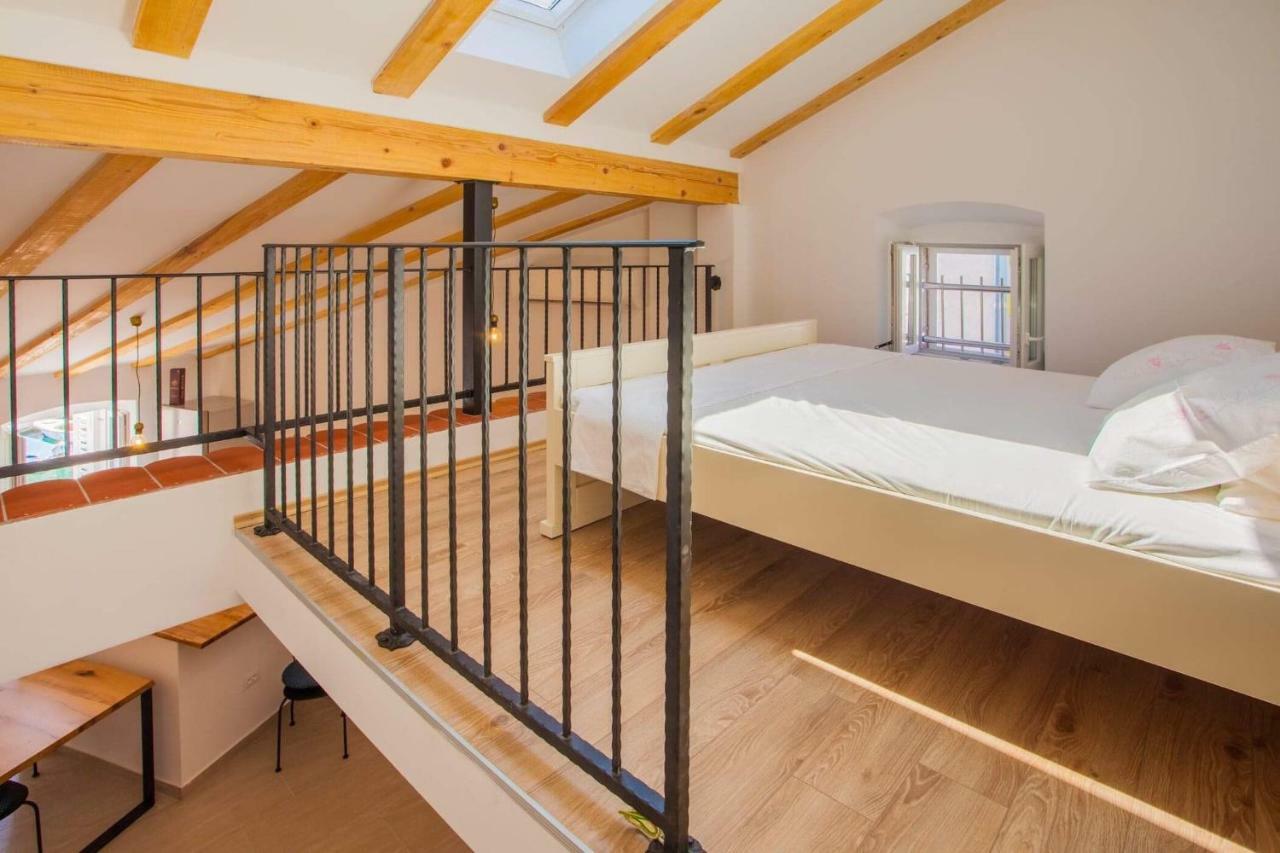 Apartmani Kraj Mora Cres Eksteriør billede