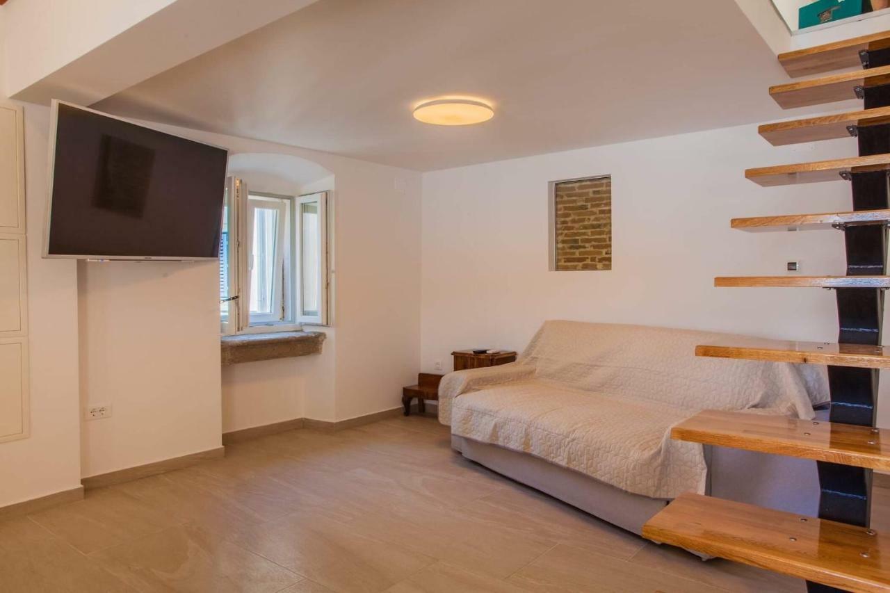 Apartmani Kraj Mora Cres Eksteriør billede