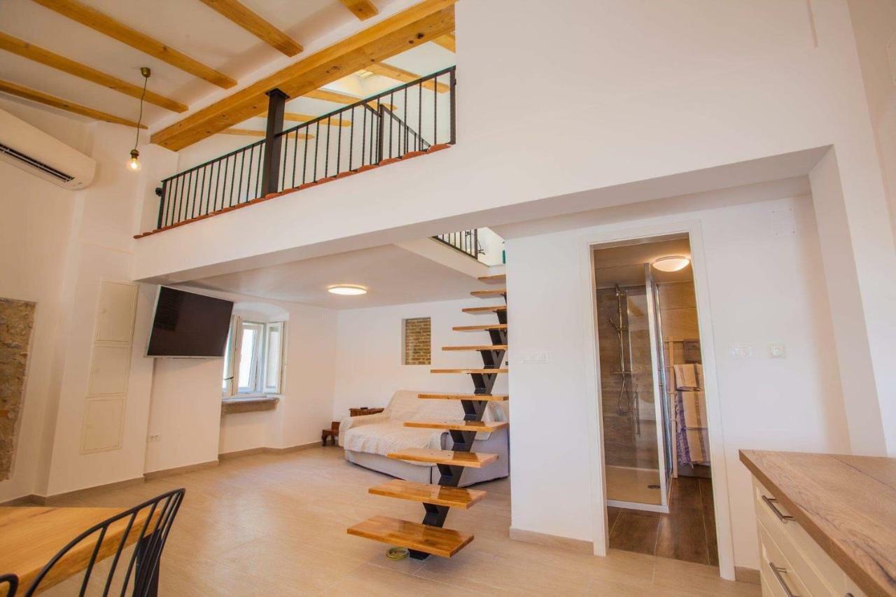 Apartmani Kraj Mora Cres Eksteriør billede