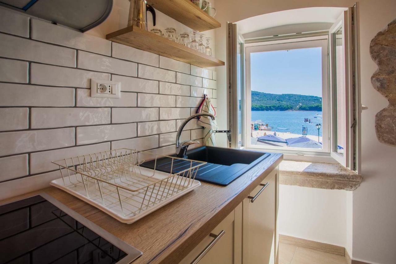 Apartmani Kraj Mora Cres Eksteriør billede