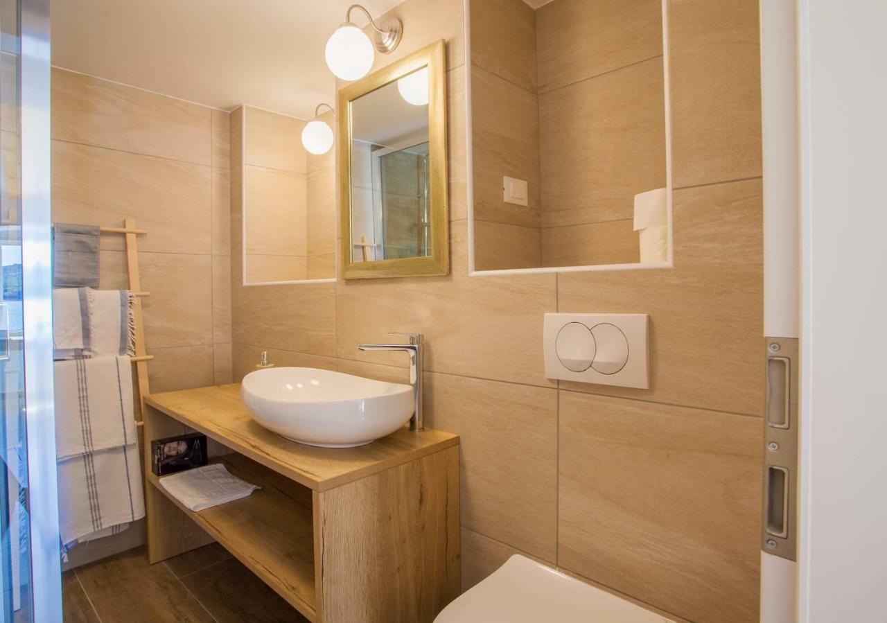 Apartmani Kraj Mora Cres Eksteriør billede