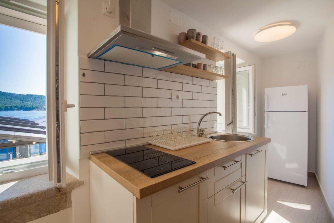 Apartmani Kraj Mora Cres Eksteriør billede