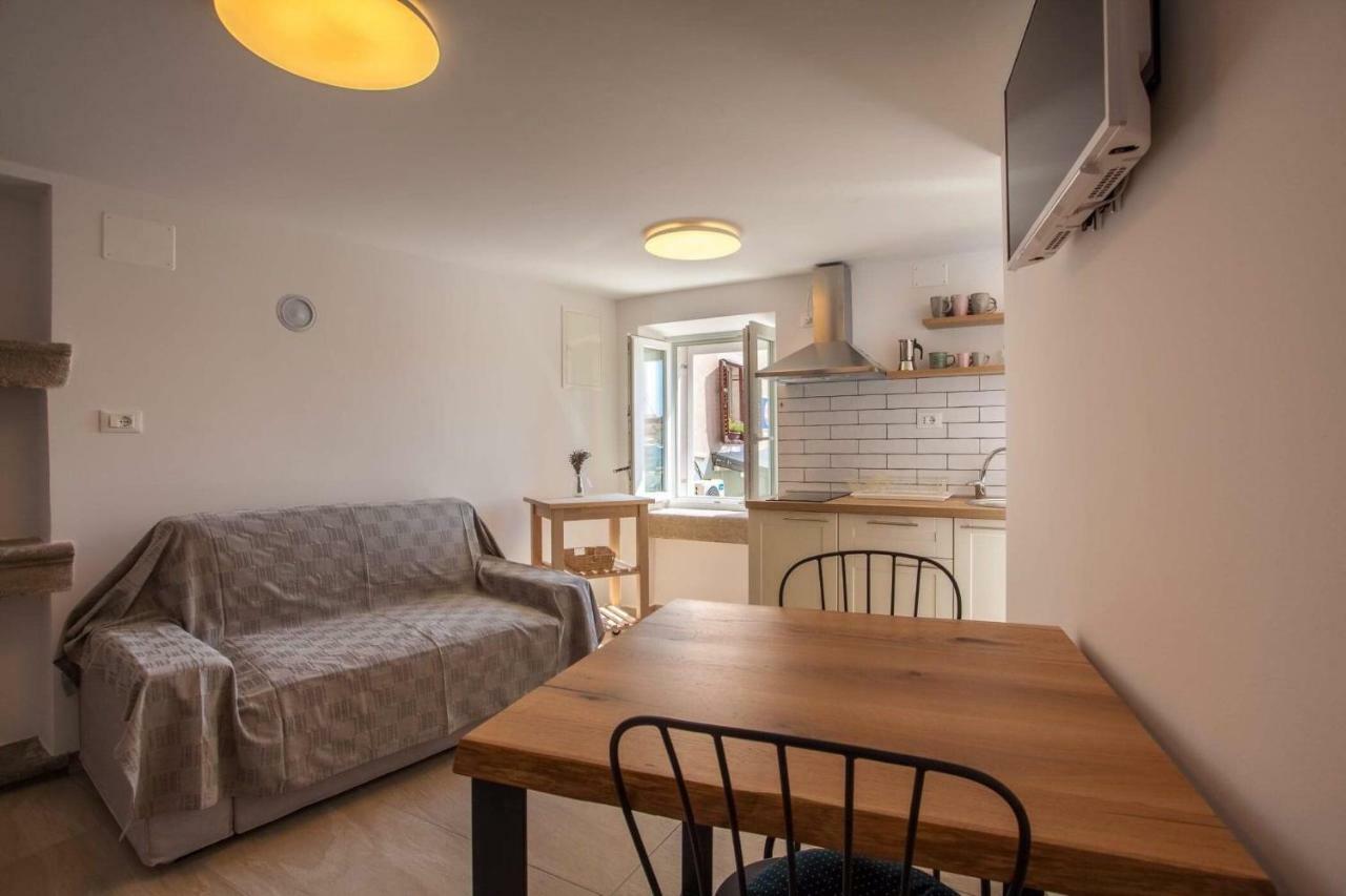 Apartmani Kraj Mora Cres Eksteriør billede