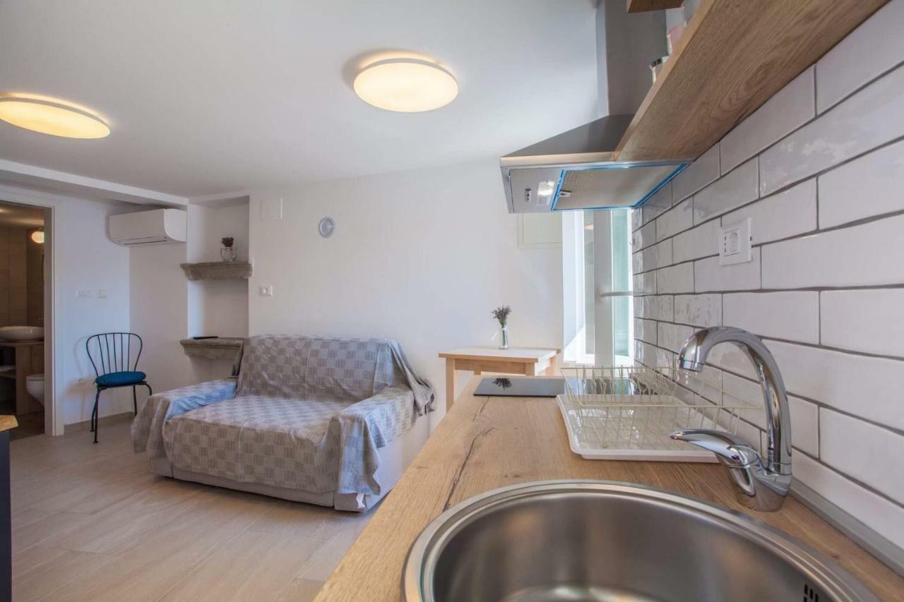 Apartmani Kraj Mora Cres Eksteriør billede